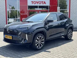 Zwart, metallic lak Gebruikt 2023 Toyota Yaris Cross Style SUV | € 28.900 (Eerlijke prijs)