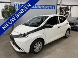 Wit Gebruikt 2017 Toyota Aygo Hatchback | € 8.995 (Eerlijke prijs)