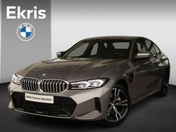 Grijs Gebruikt 2023 BMW 330 M Sport Sedan | € 43.750 (Eerlijke prijs)