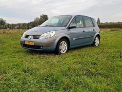 Blauw Gebruikt 2005 Renault Scénic II Luxe MPV | € 950 (Goede deal)