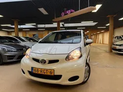 Wit Gebruikt 2011 Toyota Aygo Comfort Hatchback | € 6.950 (Iets duurder)