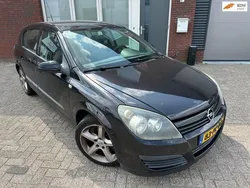 Zwart, metallic lak Gebruikt 2005 Opel Astra Sport Hatchback | € 1.750 (Eerlijke prijs)