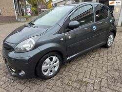 Grijs Gebruikt 2014 Toyota Aygo Hatchback | € 5.500 (Super prijs)