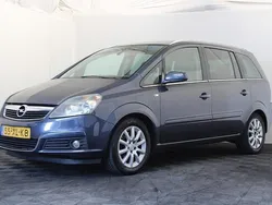 Grijs, metallic lak Gebruikt 2007 Opel Zafira Executive MPV | € 1.750 (Duur)