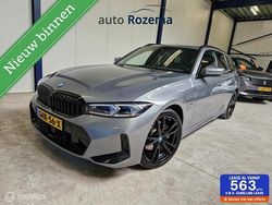 Grijs Gebruikt 2024 BMW 320 Sport Line Stationwagen | € 41.850 (Duur)