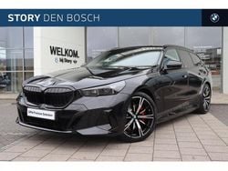 Saphirschwarz (donker zwart metallic) Gebruikt 2025 BMW 530e Executive Stationwagen | € 79.950