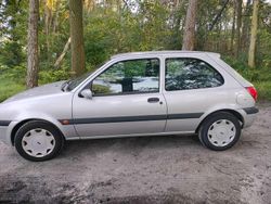 Zilver Gebruikt 2001 Ford Fiesta Collection Hatchback | € 1.400