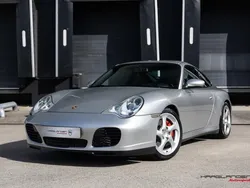Grijs, metallic lak Gebruikt 2005 Porsche 911 Carrera 4S Coupé | € 51.950 (Eerlijke prijs)