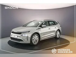 Grijs, metallic lak Nieuw 2025 Skoda Enyaq iV Selection SUV | € 43.225 (Eerlijke prijs)