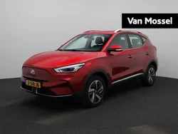 Rood Gebruikt 2023 MG ZS Comfort Sedan | € 21.995 (Eerlijke prijs)