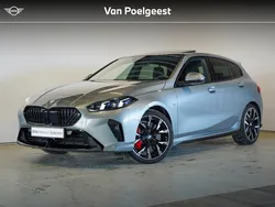 Skyscraper grey metallic (grijs metallic) Gebruikt 2024 BMW 120 Comfort Edition Hatchback | € 41.895 (Super prijs)