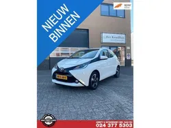 Wit Gebruikt 2015 Toyota Aygo X-play Hatchback | € 8.250 (Eerlijke prijs)