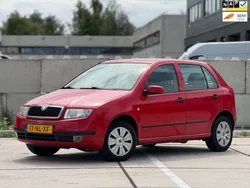 Rood, metallic lak Gebruikt 2003 Skoda Fabia Hatchback | € 1.250