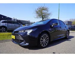 Zwart, metallic lak Gebruikt 2020 Toyota Corolla Business Edition Hatchback | € 21.445 (Eerlijke prijs)