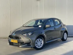 Groen, metallic lak Gebruikt 2022 Toyota Yaris Active Hatchback | € 20.999 (Iets duurder)