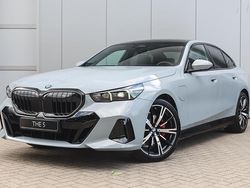 Grijs Nieuw 2025 BMW 530e Comfort Edition Sedan | € 86.921 (Eerlijke prijs)