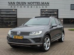Grijs, metallic lak Gebruikt 2017 VW Touareg R-line SUV | € 31.950