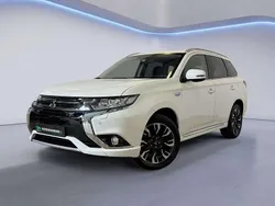 Wit, metallic lak Gebruikt 2015 Mitsubishi Outlander P-HEV Instyle SUV | € 12.750 (Eerlijke prijs)