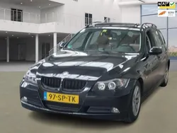 Zwart, metallic lak Gebruikt 2006 BMW 318 Executive Stationwagen | € 3.350