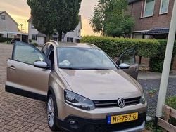 Goud Gebruikt 2017 VW Polo Cross Hatchback | € 11.250 (Eerlijke prijs)