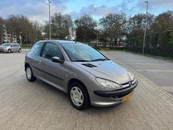 Grijs Gebruikt 2003 Peugeot 206 Hatchback | € 1.950 (Eerlijke prijs)