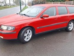 Rood Gebruikt 2004 Volvo V70 Stationwagen | € 1.750 (Goede deal)