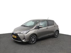 Grijs Gebruikt 2018 Toyota Yaris Hybrid Design Hatchback | € 16.950 (Eerlijke prijs)
