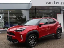 Rood Nieuw 2025 Toyota Yaris Cross SUV | € 36.780 (Duur)