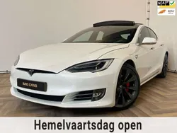 Wit, metallic lak Gebruikt 2018 Tesla Model S Performance Sedan | € 38.944 (Super prijs)