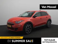 Oranje Nieuw 2025 Fiat 600E La Prima SUV | € 32.440 (Goede deal)