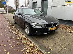 Zwart (metallic) Gebruikt 2014 BMW 320 Executive Stationwagen | € 12.950 (Eerlijke prijs)