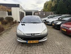 Grijs Gebruikt 2001 Peugeot 206 CC Cabriolet | € 1.250 (Iets duurder)