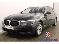 Zwart Gebruikt 2022 BMW 518 Stationwagen | € 31.900 (Eerlijke prijs)
