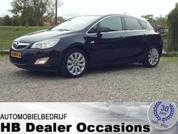 Zwart Gebruikt 2011 Opel Astra Cosmo Hatchback | € 3.450 (Eerlijke prijs)