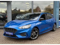 Blauw Gebruikt 2018 Ford Focus ST-Line Hatchback | € 13.950 (Iets duurder)