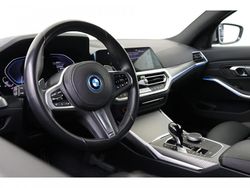 Donington grau (grijs metallic) Gebruikt 2022 BMW 320e Executive Sedan | € 37.950 (Eerlijke prijs)