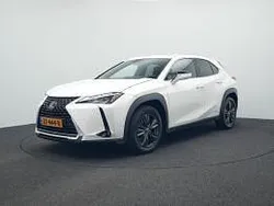 Licht wit metallic Gebruikt 2019 Lexus UX 300e Luxury Line SUV | € 29.880