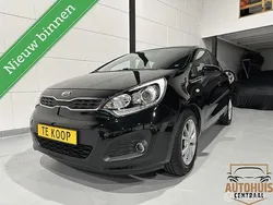 Zwart Gebruikt 2014 Kia Rio Hatchback | € 5.440 (Eerlijke prijs)
