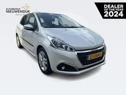 Blanc nacré Gebruikt 2019 Peugeot 208 Signature Sky Hatchback | € 14.445 (Eerlijke prijs)