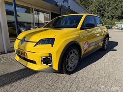 Geel Nieuw 2025 Renault R5 Evolution Hatchback | € 25.900