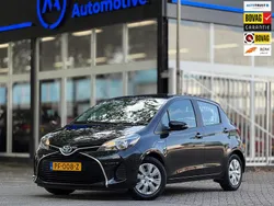 Zwart Gebruikt 2015 Toyota Yaris Hybrid Hatchback | € 9.545 (Eerlijke prijs)