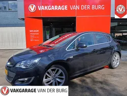 Zwart Gebruikt 2015 Opel Astra Sport Hatchback | € 10.950 (Goede deal)