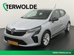 Grijs Gebruikt 2023 Renault Clio V Evolution Hatchback | € 18.340 (Eerlijke prijs)