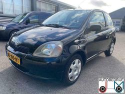 Zwart, metallic lak Gebruikt 1999 Toyota Yaris Hatchback | € 1.750 (Eerlijke prijs)
