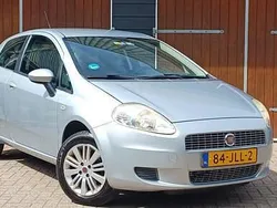 Grijs, metallic lak Gebruikt 2009 Fiat Grande Punto Lusso Hatchback | € 2.150 (Eerlijke prijs)