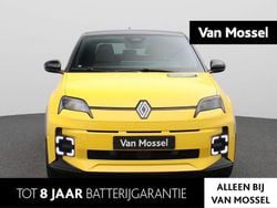 Geel, metallic lak Gebruikt 2025 Renault R5 Iconic Hatchback | € 32.940 (Iets duurder)