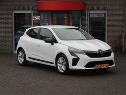 Wit Gebruikt 2023 Renault Clio V Evolution Hatchback | € 15.650 (Goede deal)