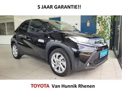 Zwart, metallic lak Gebruikt 2024 Toyota Aygo Hatchback | € 20.950 (Goede deal)