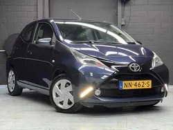 Blauw Gebruikt 2017 Toyota Aygo X-play Hatchback | € 5.895 (Eerlijke prijs)