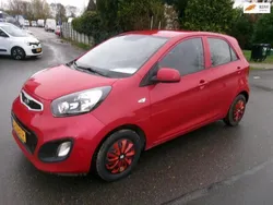 Rood, metallic lak Gebruikt 2016 Kia Picanto Comfort Hatchback | € 5.950 (Goede deal)